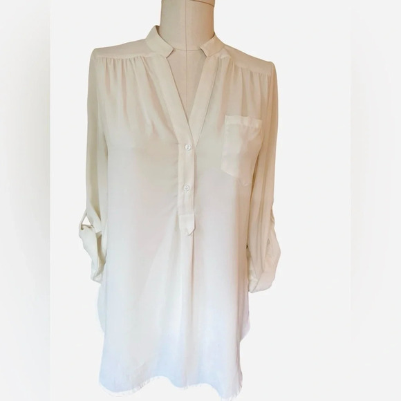 41 Hawthorn- Colibri Rolled sleeve split neck blouse in cream / white - Picture 1 of 8